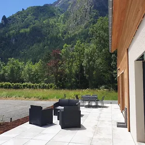 https://charmante-maison-la-source.hotels-rhonealpes.com